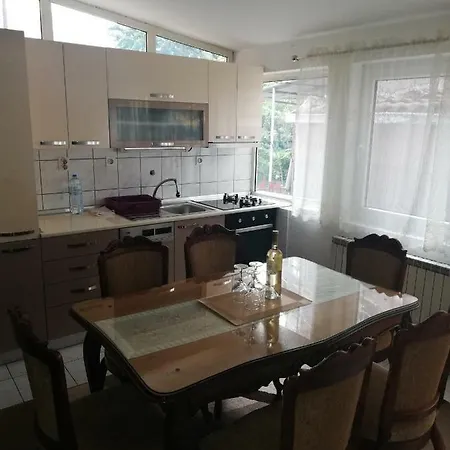 Naumovski Apartment *